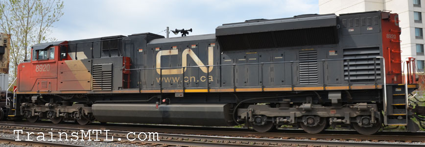 Locomotive CN8920 left side / coté gauche